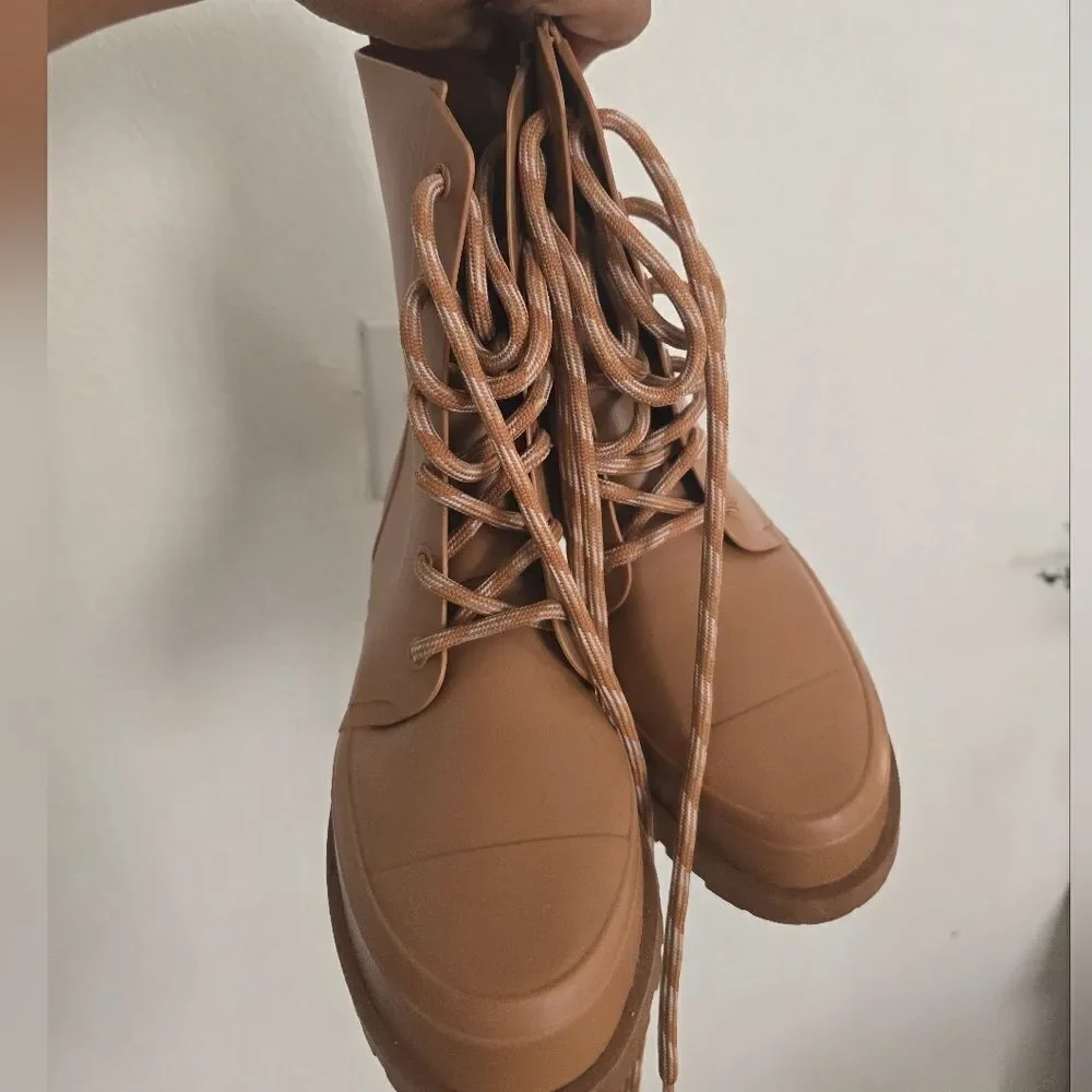 Schutz Rain Rubber Chelsea Boots Size 9 In Tan